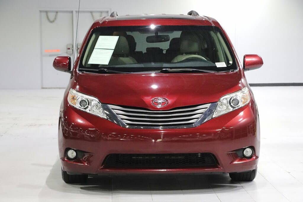 2011 Toyota Sienna XLE 8-Passenger for sale in Concord, CA – photo 3