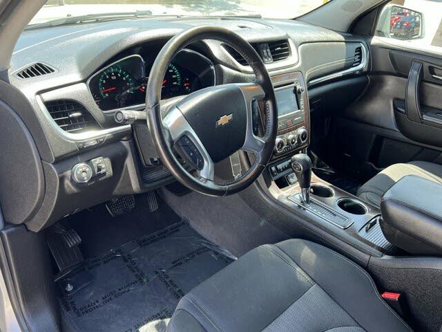 2017 Chevrolet Traverse 2LT FWD for sale in Santa Monica, CA – photo 2