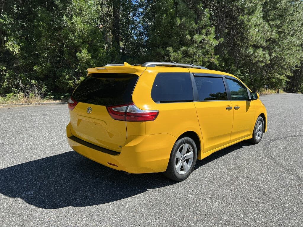 2019 Toyota Sienna LE 8-Passenger FWD for sale in Grass Valley, CA – photo 6