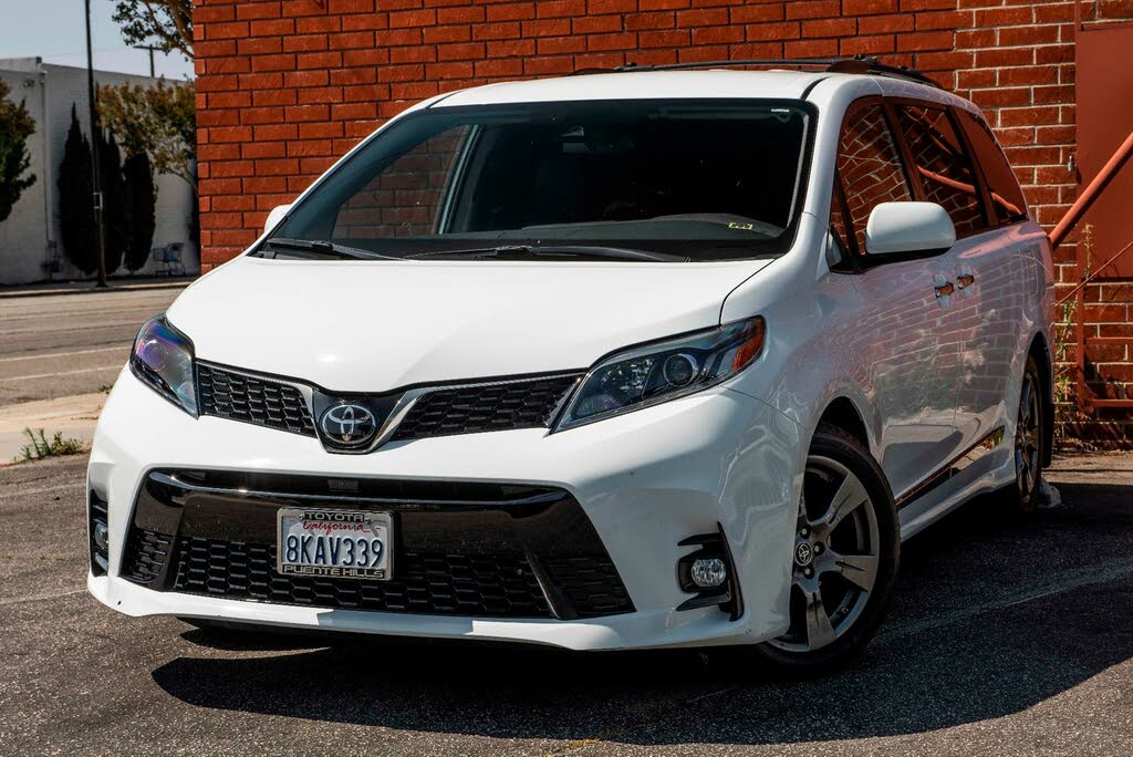 2019 Toyota Sienna SE 8-Passenger FWD for sale in Burbank, CA – photo 2