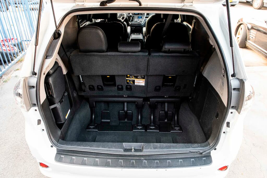 2019 Toyota Sienna SE 8-Passenger FWD for sale in Burbank, CA – photo 30
