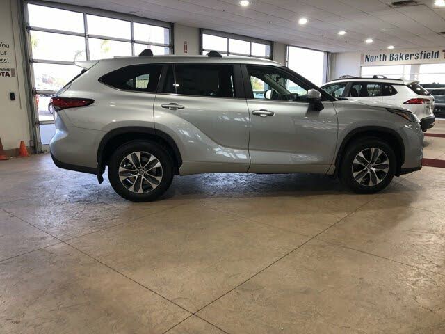 2023 Toyota Highlander XLE FWD for sale in Bakersfield, CA – photo 4