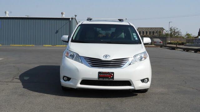 2017 Toyota Sienna XLE 8-Passenger FWD for sale in Fresno, CA – photo 2