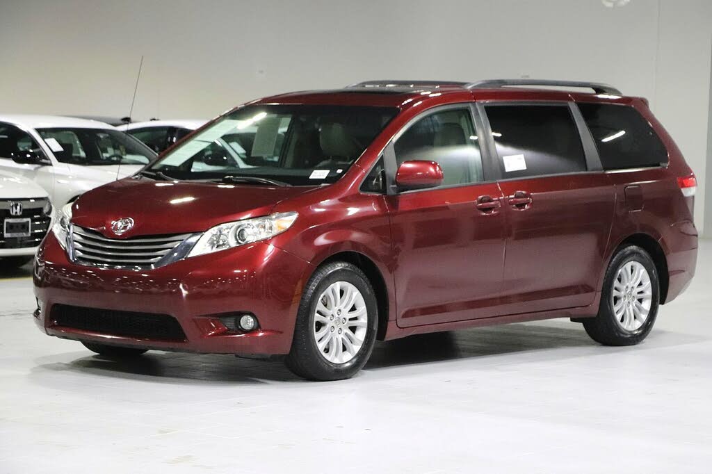 2011 Toyota Sienna XLE 8-Passenger for sale in Concord, CA – photo 10