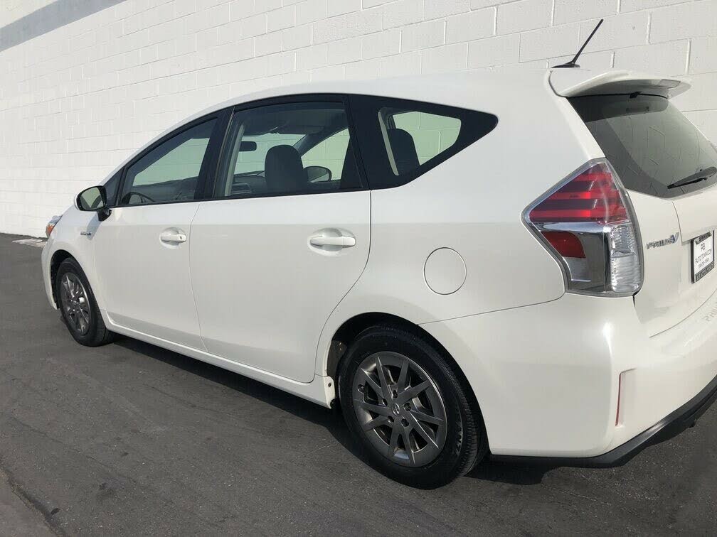 2017 Toyota Prius v Three FWD for sale in Torrance, CA – photo 9