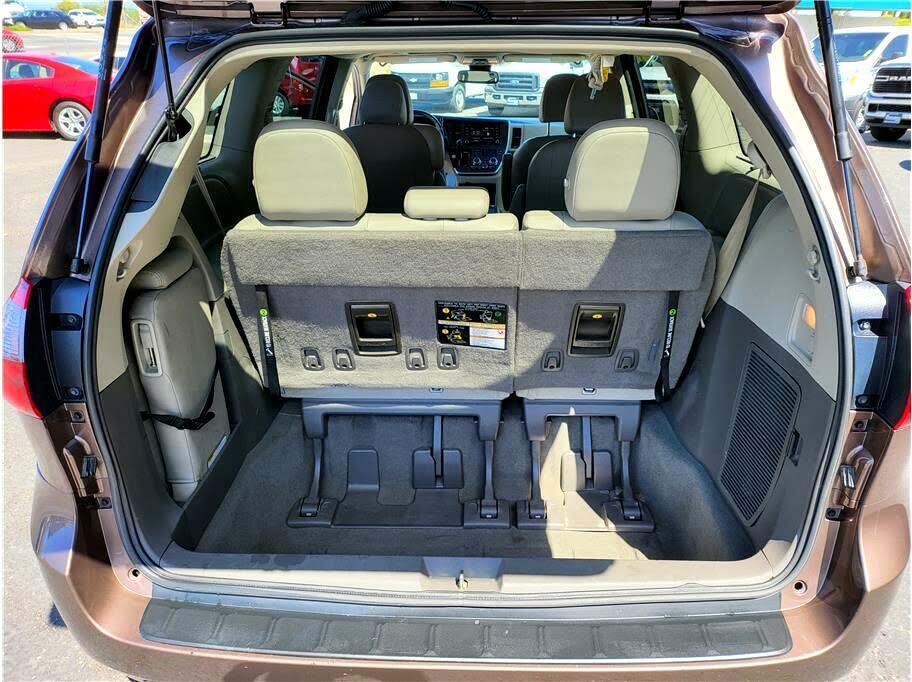 2020 Toyota Sienna XLE Premium 8-Passenger FWD for sale in Pittsburg, CA – photo 20