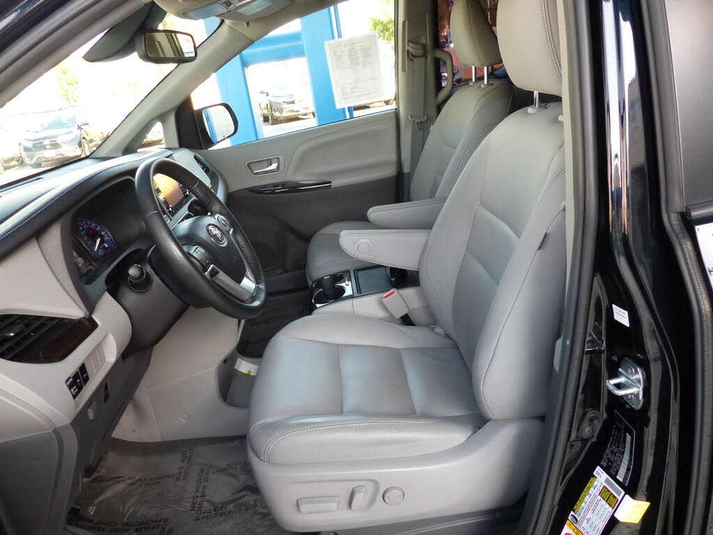 2018 Toyota Sienna XLE 7-Passenger FWD with Auto-Access Seat for sale in Anaheim, CA – photo 17