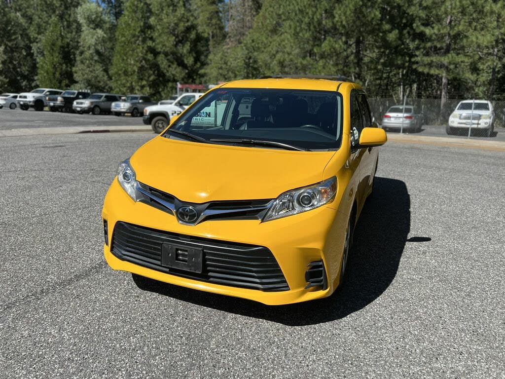 2019 Toyota Sienna LE 8-Passenger FWD for sale in Grass Valley, CA – photo 2