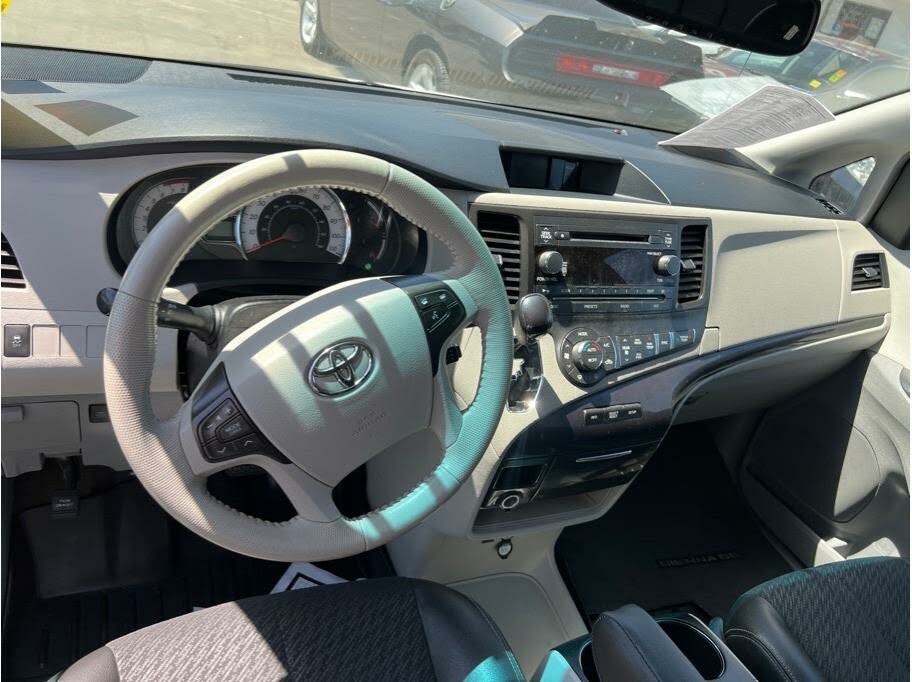 2014 Toyota Sienna SE 8-Passenger for sale in Fresno, CA – photo 3