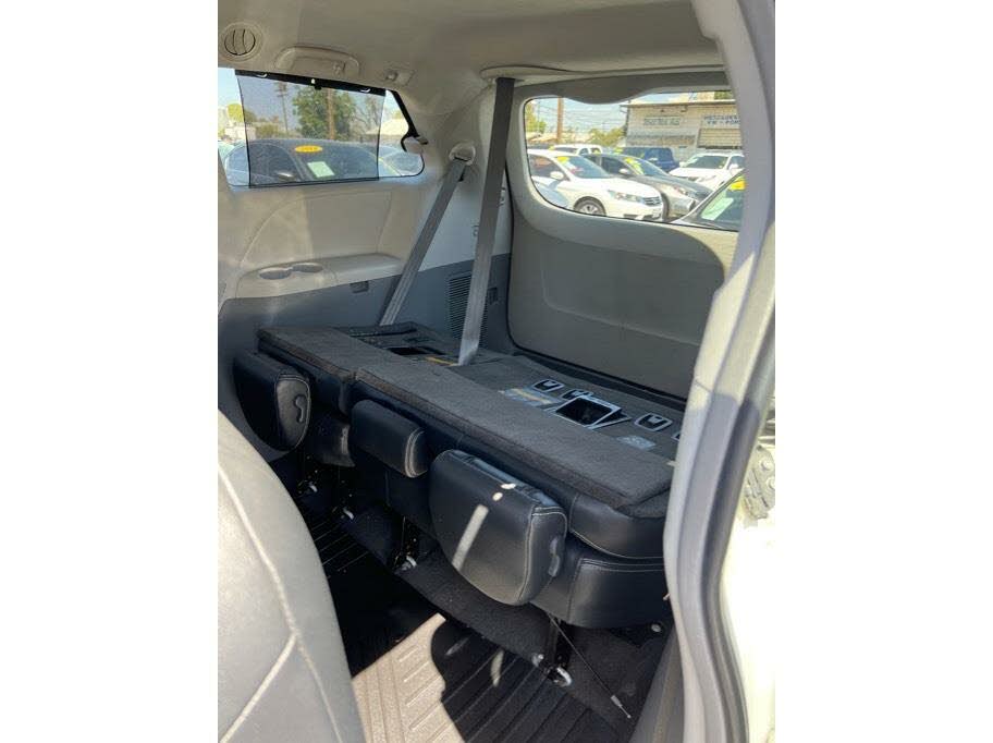 2014 Toyota Sienna SE 8-Passenger for sale in Fresno, CA – photo 6