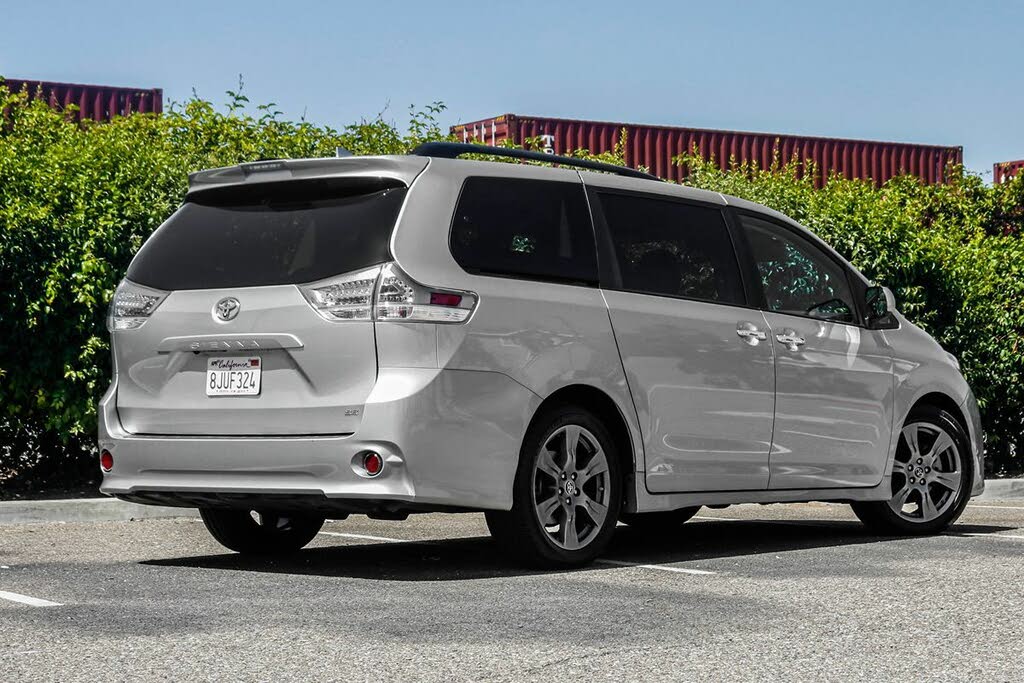 2019 Toyota Sienna SE 8-Passenger FWD for sale in Fullerton, CA – photo 4