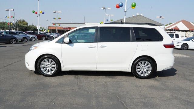 2017 Toyota Sienna XLE 8-Passenger FWD for sale in Fresno, CA – photo 4