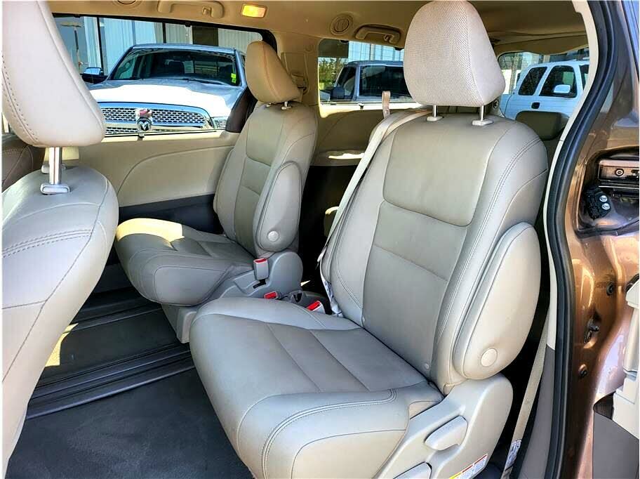 2020 Toyota Sienna XLE Premium 8-Passenger FWD for sale in Pittsburg, CA – photo 16