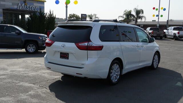2017 Toyota Sienna XLE 8-Passenger FWD for sale in Fresno, CA – photo 8