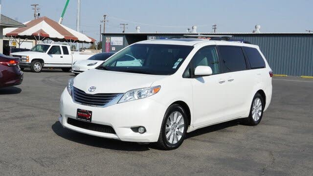 2017 Toyota Sienna XLE 8-Passenger FWD for sale in Fresno, CA – photo 3