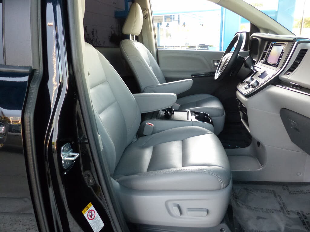 2018 Toyota Sienna XLE 7-Passenger FWD with Auto-Access Seat for sale in Anaheim, CA – photo 8