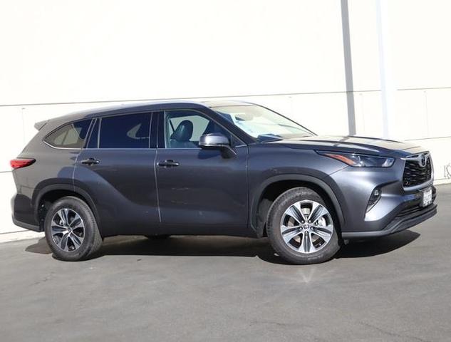 2022 Toyota Highlander XLE for sale in Santa Clarita, CA – photo 4