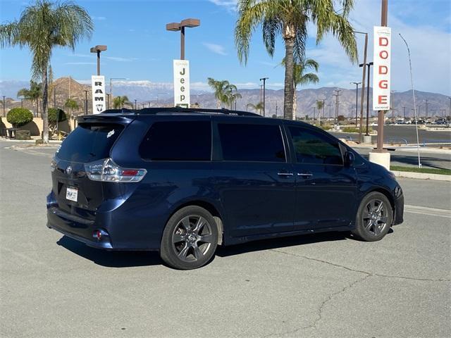 2020 Toyota Sienna SE Premium for sale in Hemet, CA – photo 6