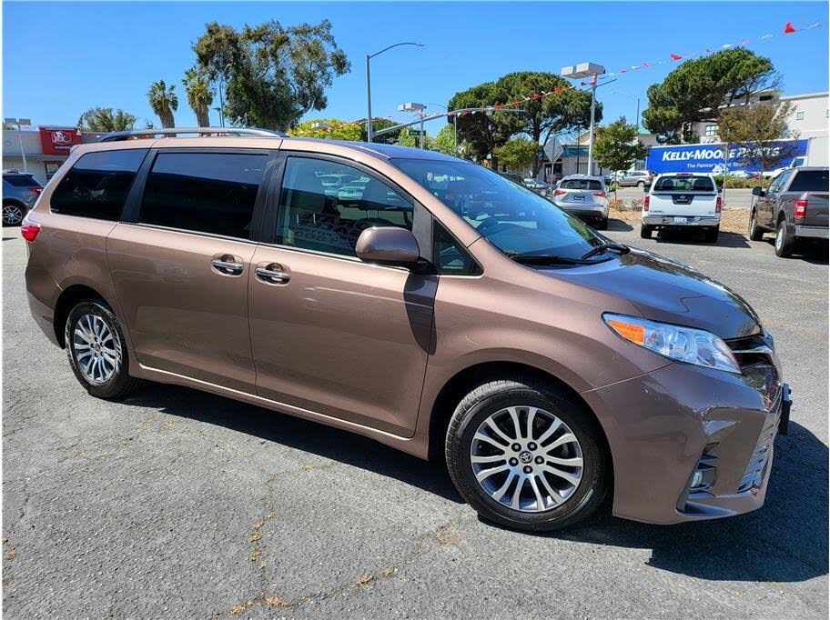 2020 Toyota Sienna XLE Premium 8-Passenger FWD for sale in Pittsburg, CA – photo 3