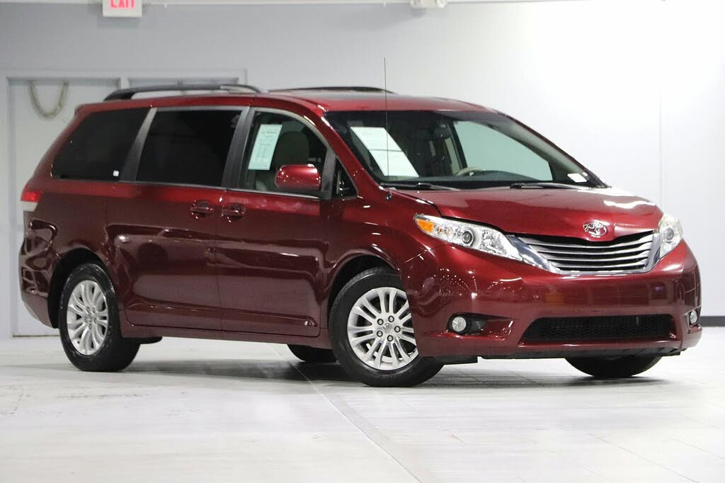 2011 Toyota Sienna XLE 8-Passenger for sale in Concord, CA – photo 2