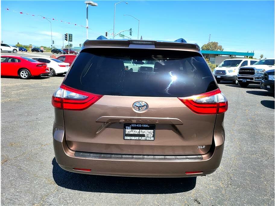 2020 Toyota Sienna XLE Premium 8-Passenger FWD for sale in Pittsburg, CA – photo 5