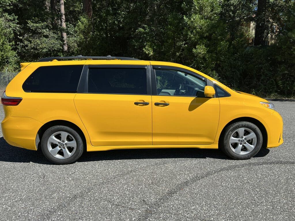 2019 Toyota Sienna LE 8-Passenger FWD for sale in Grass Valley, CA – photo 5