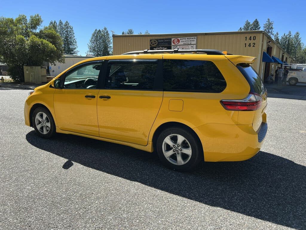 2019 Toyota Sienna LE 8-Passenger FWD for sale in Grass Valley, CA – photo 11