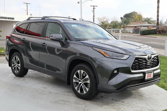 2023 Toyota Highlander XLE FWD for sale in Riverside, CA – photo 3