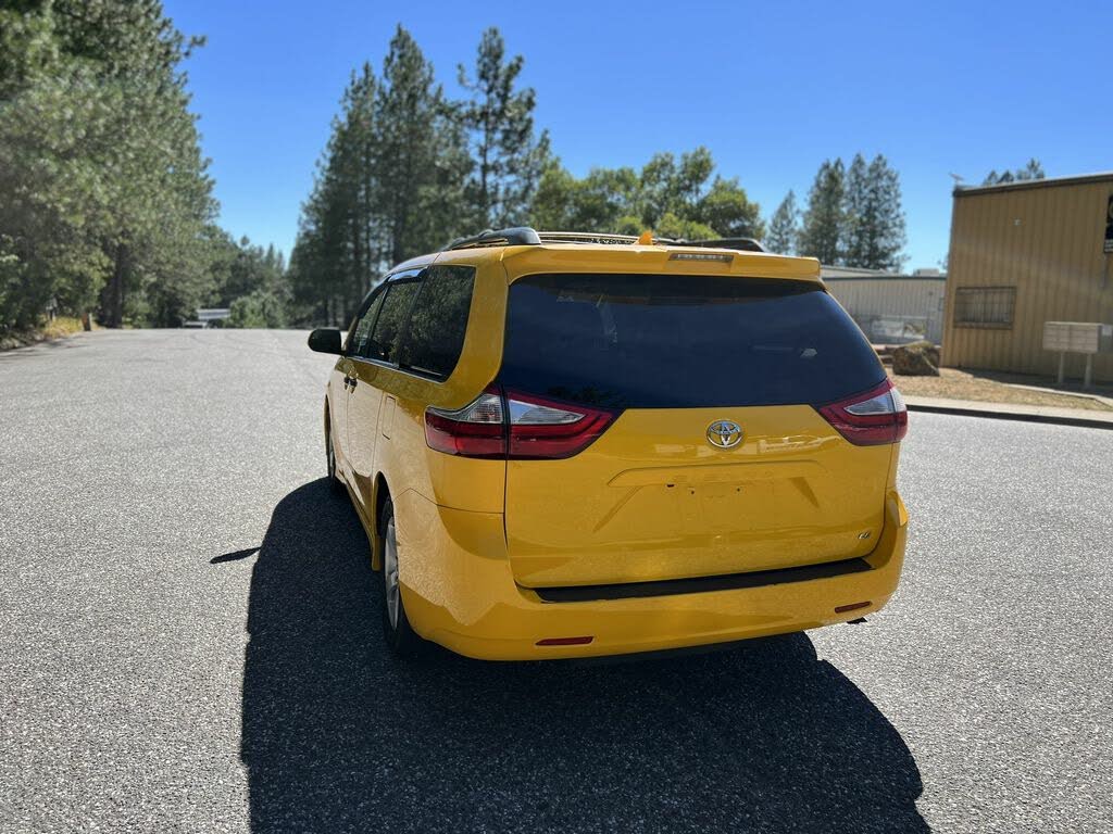 2019 Toyota Sienna LE 8-Passenger FWD for sale in Grass Valley, CA – photo 9