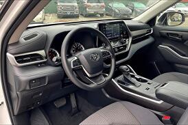 2022 Toyota Highlander L for sale in Fresno, CA – photo 2