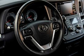 2019 Toyota Sienna SE 8-Passenger FWD for sale in Burbank, CA – photo 23