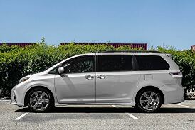 2019 Toyota Sienna SE 8-Passenger FWD for sale in Fullerton, CA – photo 5