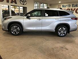 2023 Toyota Highlander XLE FWD for sale in Bakersfield, CA – photo 8