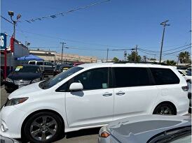 2014 Toyota Sienna SE 8-Passenger for sale in Fresno, CA – photo 2