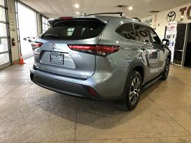 2023 Toyota Highlander XLE FWD for sale in Bakersfield, CA – photo 3