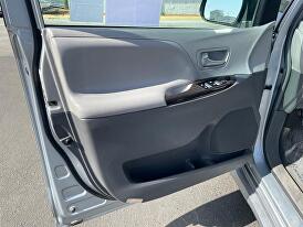 2019 Toyota Sienna XLE 8-Passenger FWD for sale in Fresno, CA – photo 16