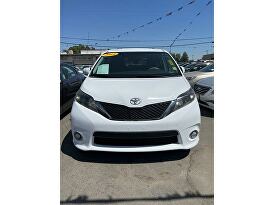 2014 Toyota Sienna SE 8-Passenger for sale in Fresno, CA