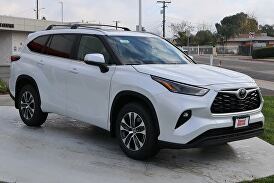 2023 Toyota Highlander XLE FWD for sale in Riverside, CA – photo 3