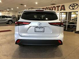 2023 Toyota Highlander L FWD for sale in Bakersfield, CA – photo 2